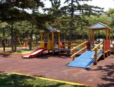 Kλείνουν παιδικές χαρές και αθλητικές εγκαταστάσεις στην Γλυφάδα λόγω καιρικών φαινομένων